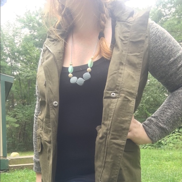 Olive lightweight Hooded Jacket - Picture 5 of 7